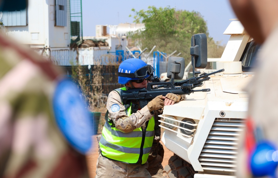 防卫队形。韩瑞田摄