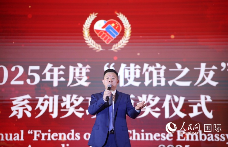 井泉大使向多年来支持使馆工作的各界朋友表示感谢。人民网记者樊帆 摄