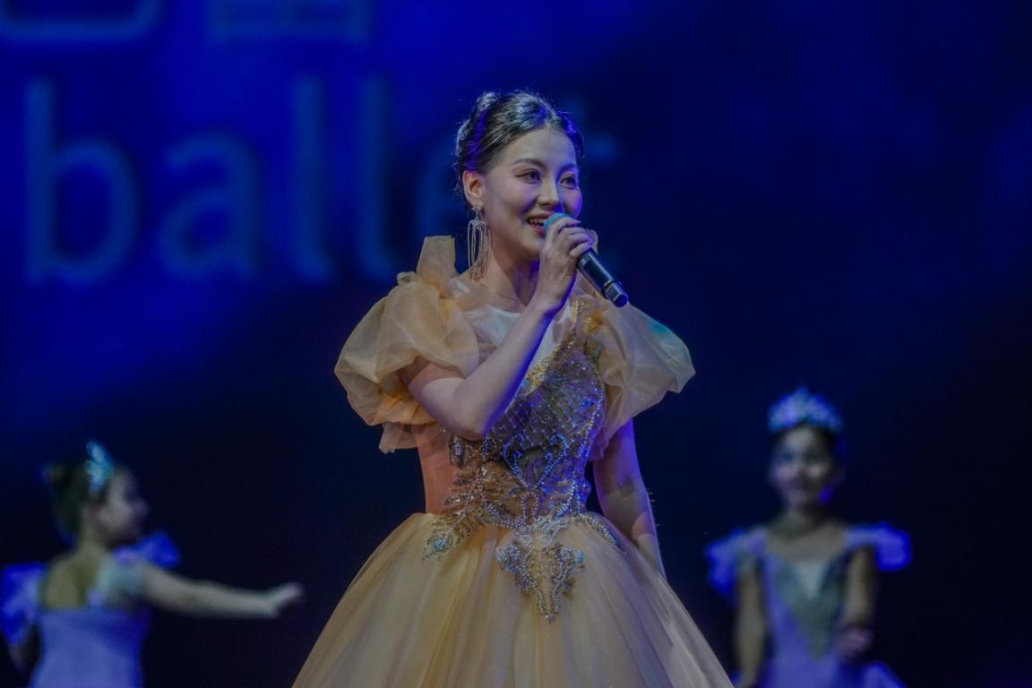 艺术家深情演唱《春天的芭蕾》。塔里克·易卜拉欣摄