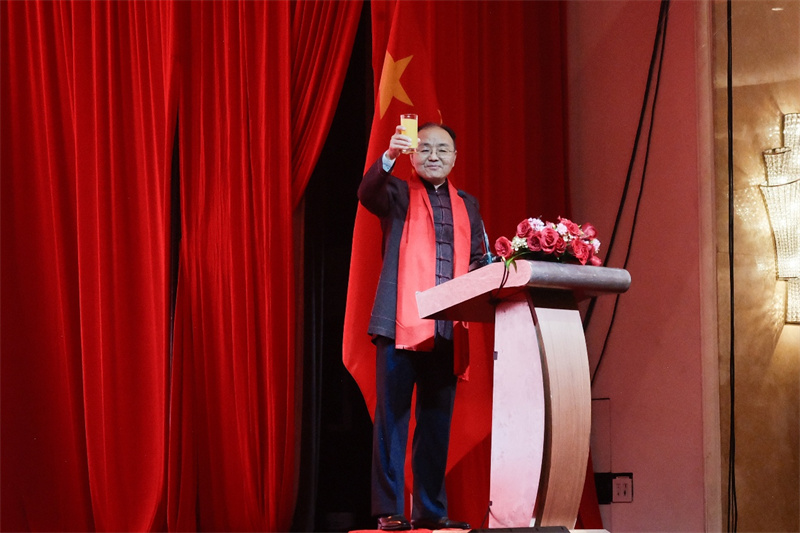 欧阳玉靖大使在新春招待会上致辞。中国驻马来西亚大使馆供图