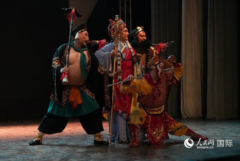 婺剧《三打白骨精》演出片段（人民网记者 李墨摄）