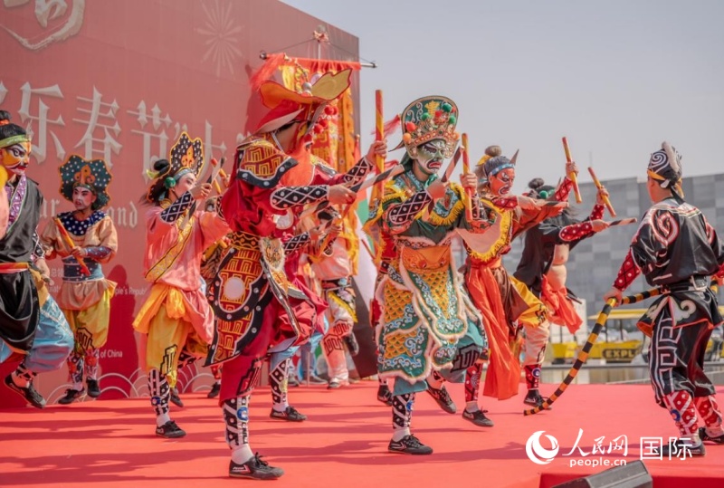 潮汕英歌舞锣鼓铿锵，步伐刚劲。人民网塔里克·易卜拉欣摄