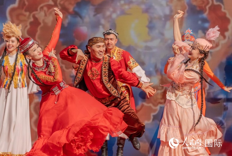 新疆伊犁艺术家带来欢快的民族舞蹈。塔里克·易卜拉欣摄