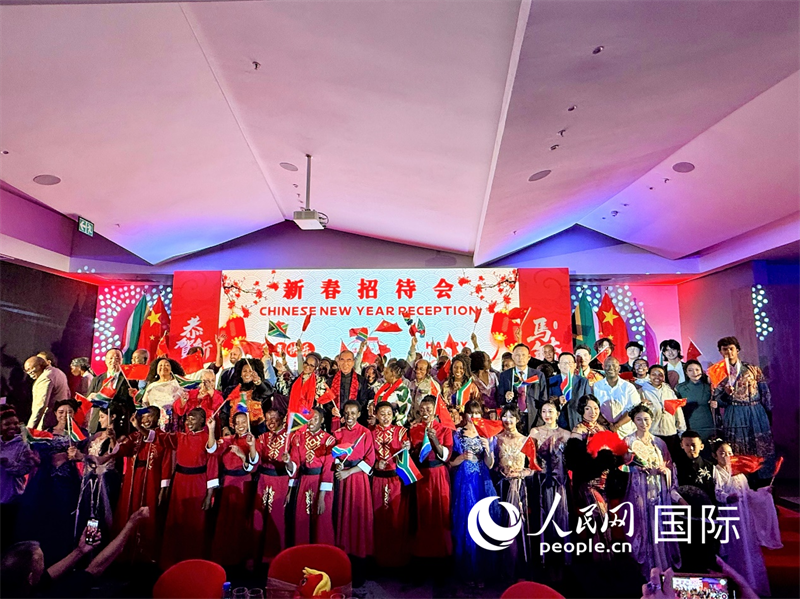 图为与会嘉宾合影。 以上图片均为人民网记者戴楷然摄