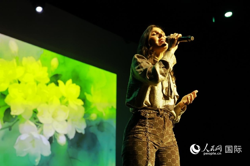 图为2026马年巴黎春节联欢晚会现场。尚凯元摄