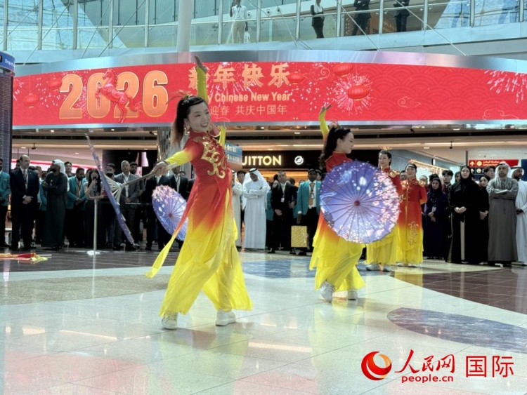 2月11日，中国新年庆典活动在迪拜国际机场举行。人民网记者 张志文摄