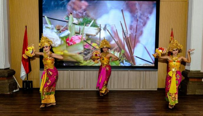 印尼巴陵康孔子学院2026年春节开放日活动的巴厘传统舞蹈表演。印尼巴陵康孔子学院供图