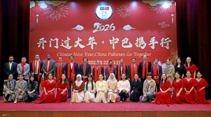 中巴嘉宾在活动现场合影。中国驻巴基斯坦使馆供图