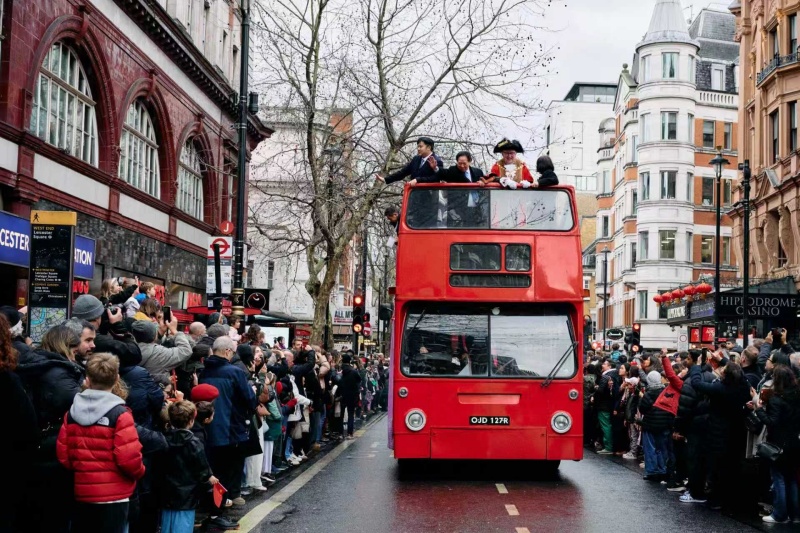 伦敦新春庆典游行现场。杨浩鹏摄