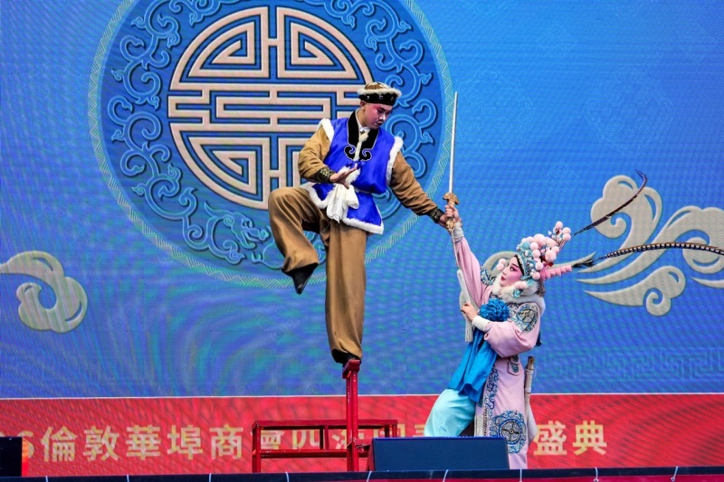 伦敦新春庆典演出现场。张昊摄