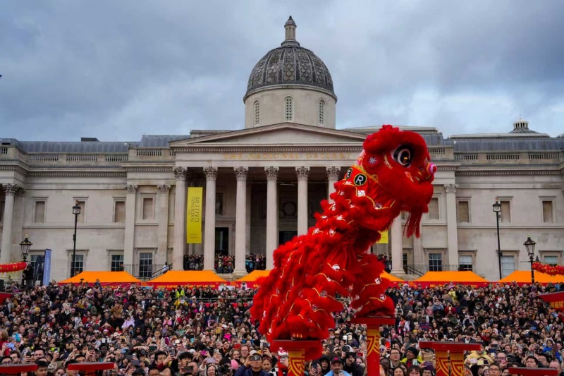 伦敦新春庆典舞狮现场。张昊摄