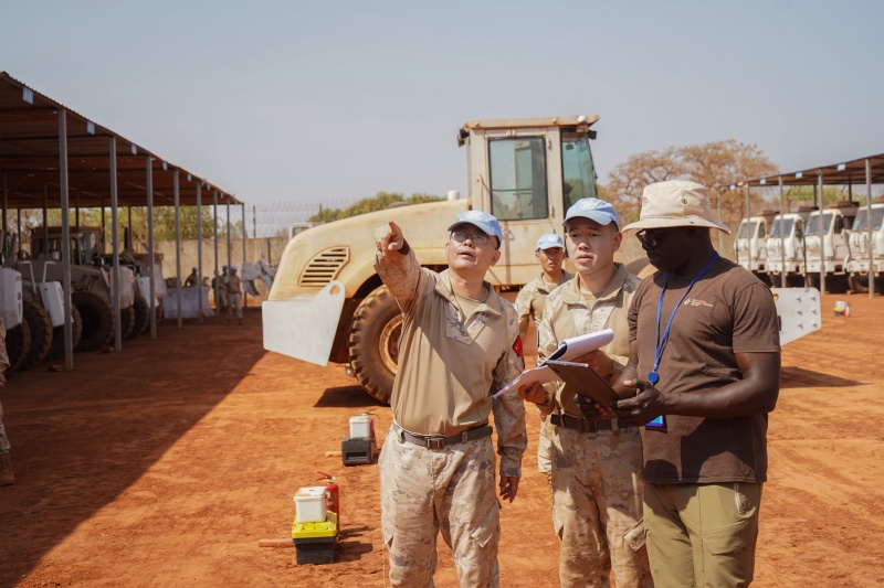 装备核查现场。中国第16批赴南苏丹（瓦乌）维和部队供图