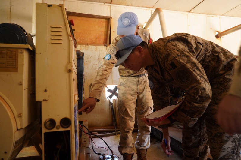 装备核查现场。中国第16批赴南苏丹（瓦乌）维和部队供图