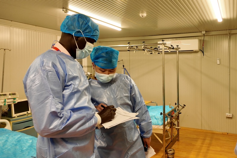 医疗区核查。中国第16批赴南苏丹（瓦乌）维和部队供图