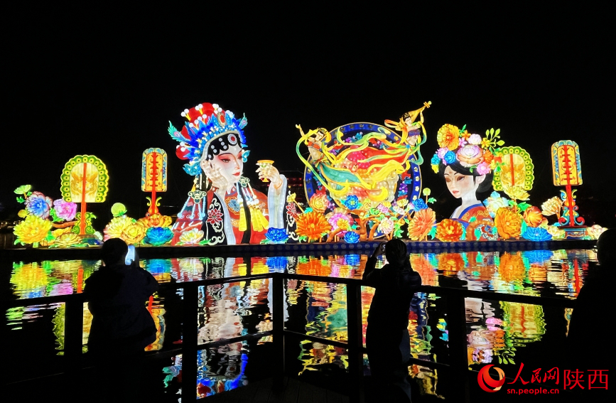 2026长安灯会“丝路风华”主题灯组。人民网记者 魏鑫摄