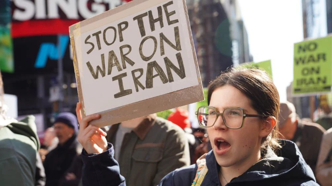 纽约民众抗议美国和以色列军事打击伊朗