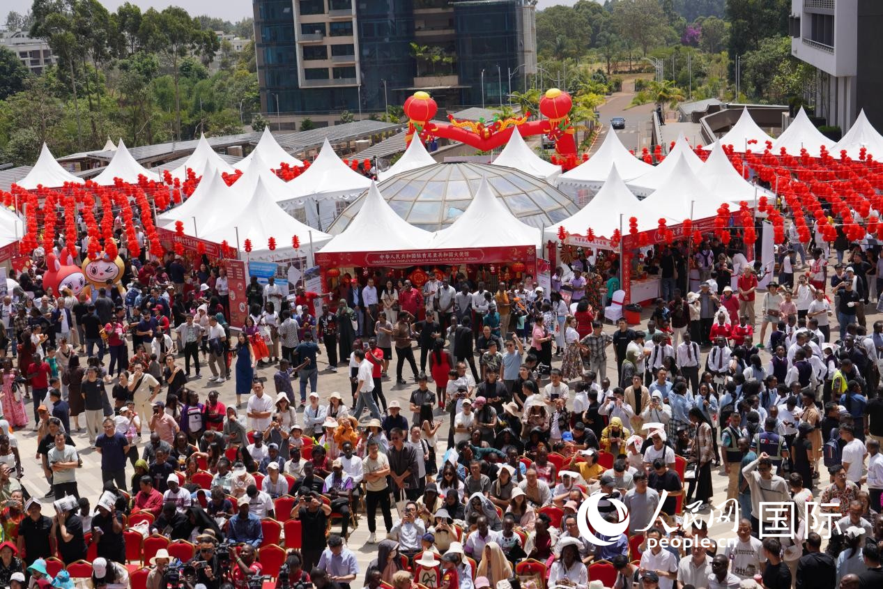 近万名中肯民众参加第三届内罗毕春节庙会。人民网记者 黄炜鑫摄