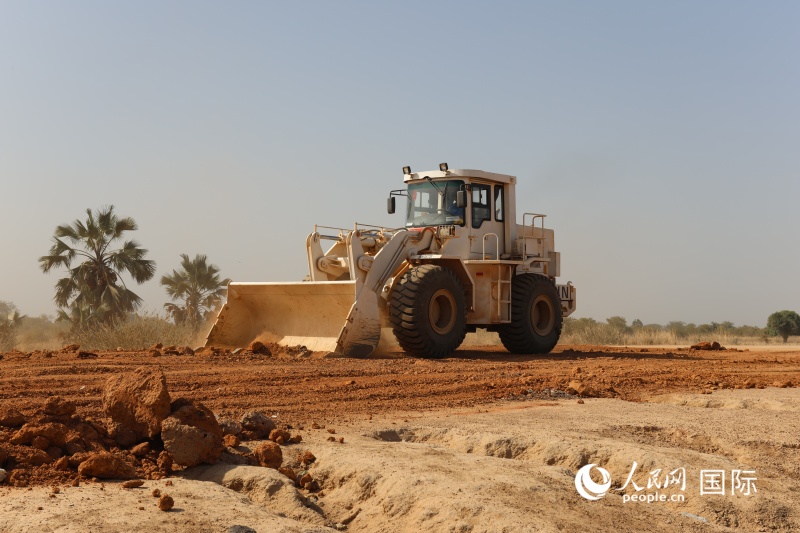 施工作业。史翰林摄