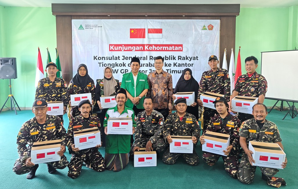 中国驻泗水总领事叶素走访印尼安索尔青年团东爪哇分会并出席斋月捐赠活动。中国驻泗水总领馆供图