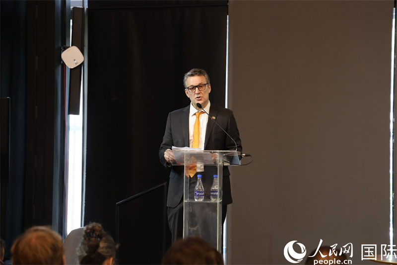 巴西—中国友好协会主席恩里克·达诺布雷加致辞。人民网实习生 侯天泽摄