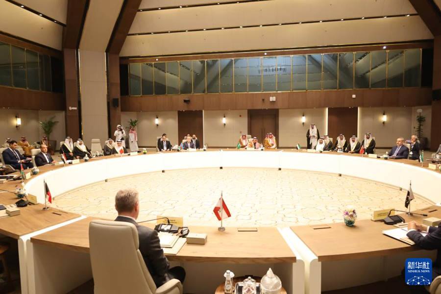 这是3月19日凌晨在沙特阿拉伯首都利雅得拍摄的部长级磋商会议现场。新华社记者 王海洲 摄