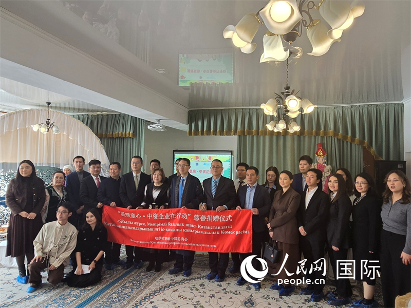 嘉宾现场合影 人民网记者李强摄