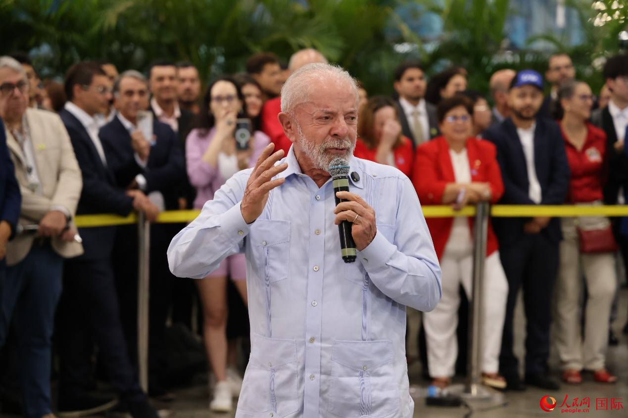 巴西总统卢拉在长安汽车巴西工厂投产仪式上致辞。人民网记者 陈海琪摄