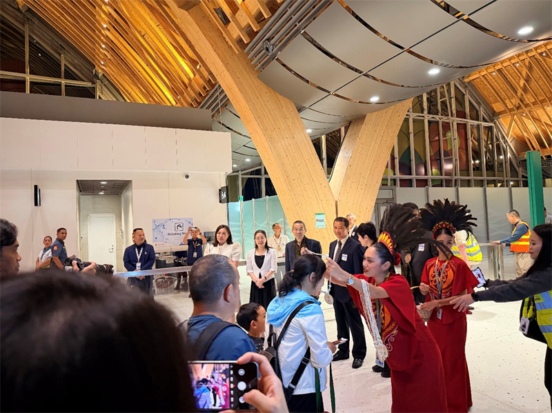 菲方为搭乘泉州至宿务航线首班复航的旅客举行欢迎仪式。厦门航空马尼拉办事处供图