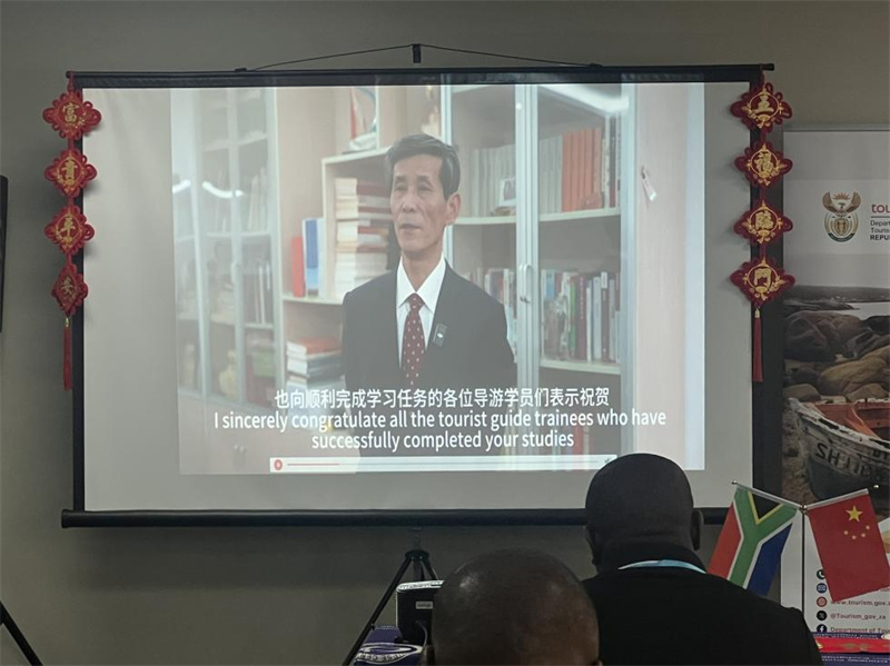 上海杉达学院潘慧斌副校长致贺辞。 中国文化中心孔子课堂供图