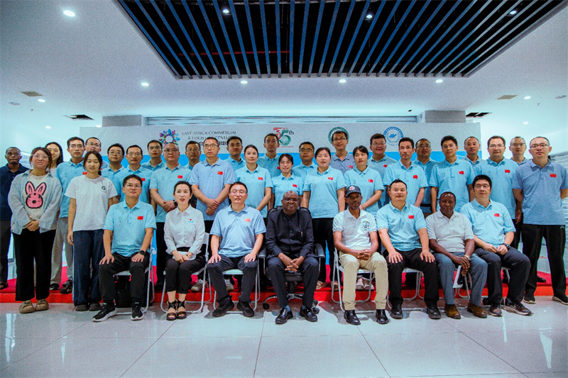 参加义诊活动的两支援外医疗队合影。坦桑尼亚东非商贸物流中心供图