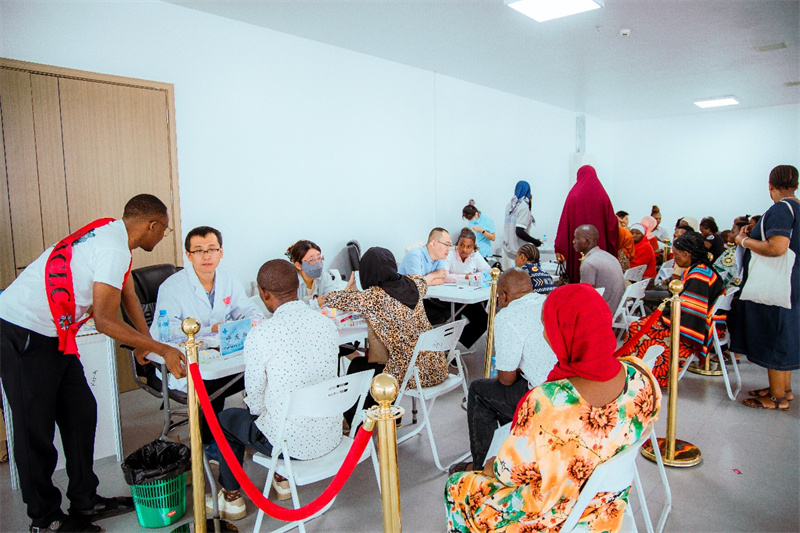 义诊活动现场。坦桑尼亚东非商贸物流中心供图