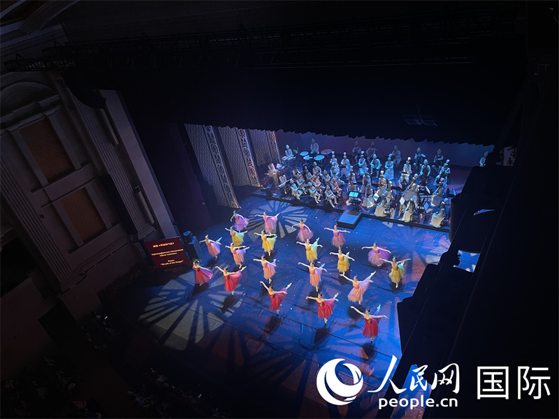 阿斯塔纳芭蕾舞团表演舞蹈《草原的气息》。人民网记者 曲颂摄