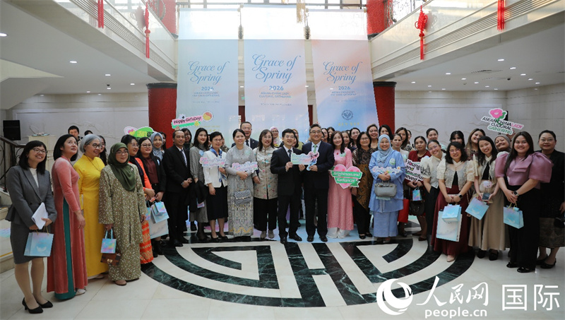 颁奖后全体嘉宾合影留念。人民网 王婧摄