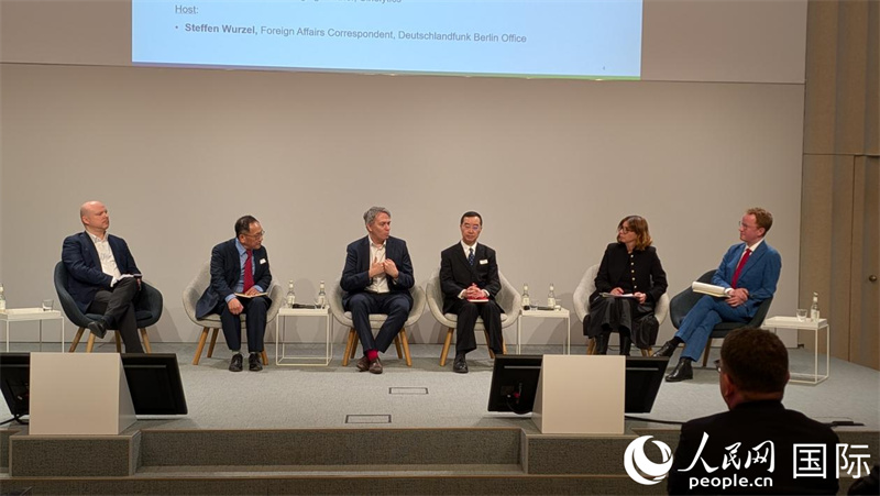 中德两国学者、经济界人士就双边经贸合作有关议题进行了深入讨论。人民网记者 刘仲华摄