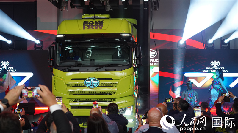 J7重卡亮相。 人民网 张茜摄