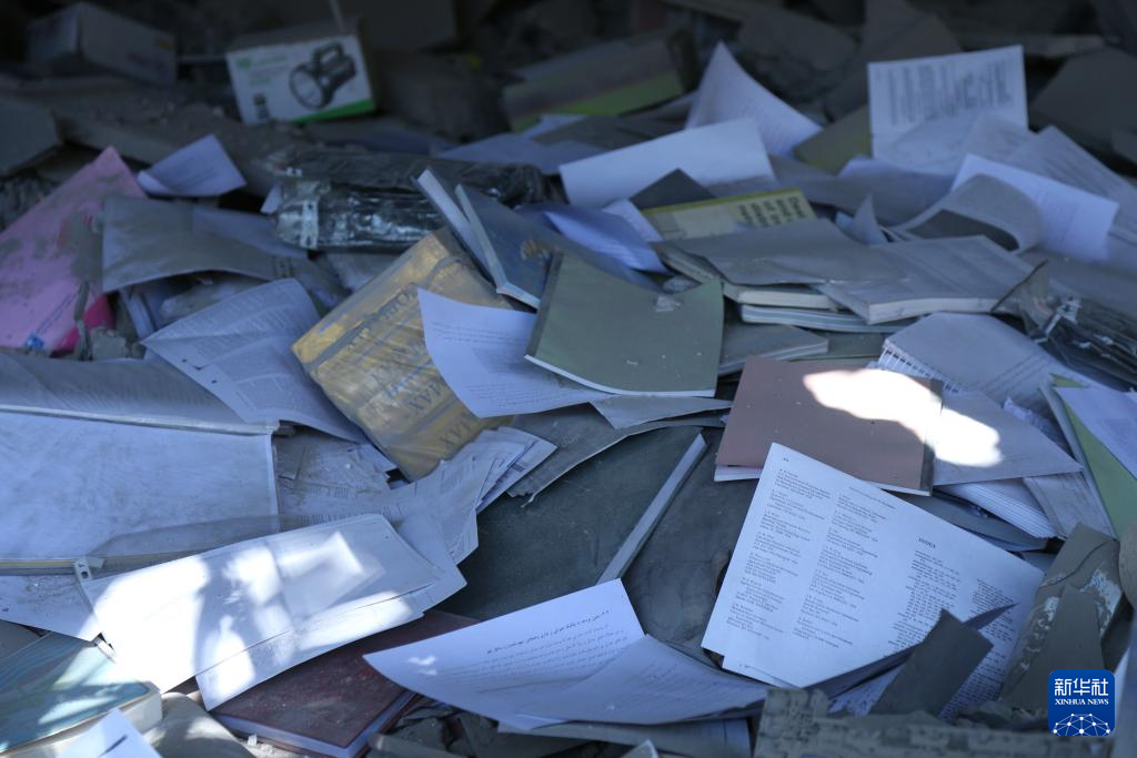 这是4月7日在德黑兰拍摄的遭美国和以色列空袭后的伊朗谢里夫理工大学。新华社记者 沙达提 摄