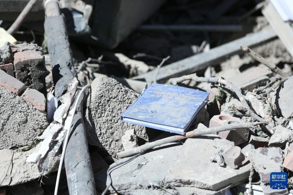 这是4月7日在德黑兰拍摄的遭美国和以色列空袭后的伊朗谢里夫理工大学。新华社记者 沙达提 摄