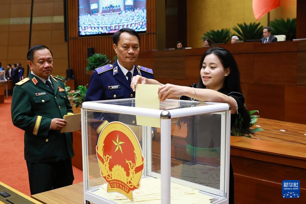 4月7日，黎明兴在越南首都河内宣誓就任越南政府总理。新华社/越通社