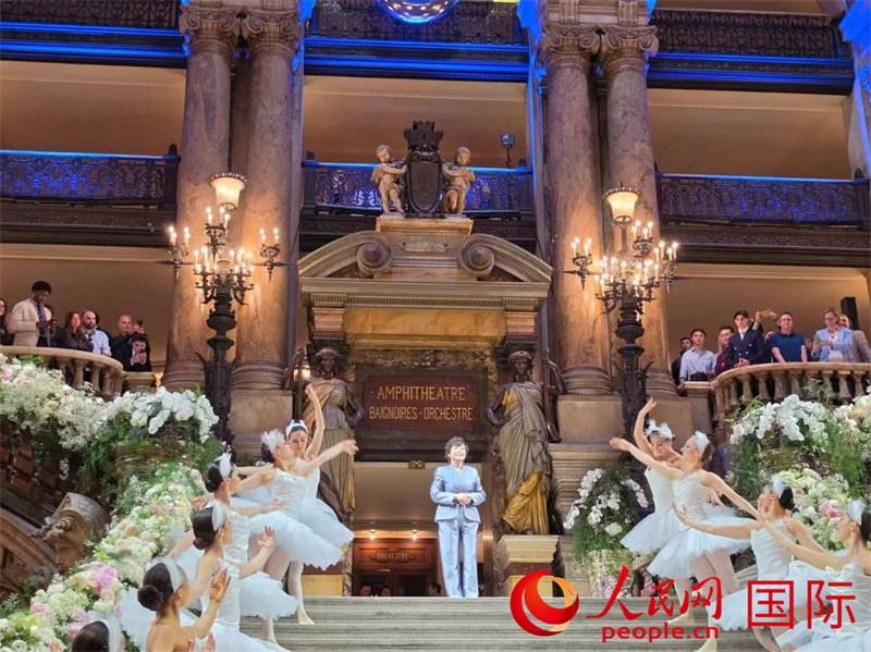 比亚迪副总裁李珂在“腾势”品牌巴黎发布会现场。人民网记者 尚凯元摄