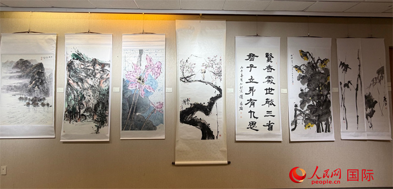 图为展出的部分书画。人民网记者 张朋辉摄