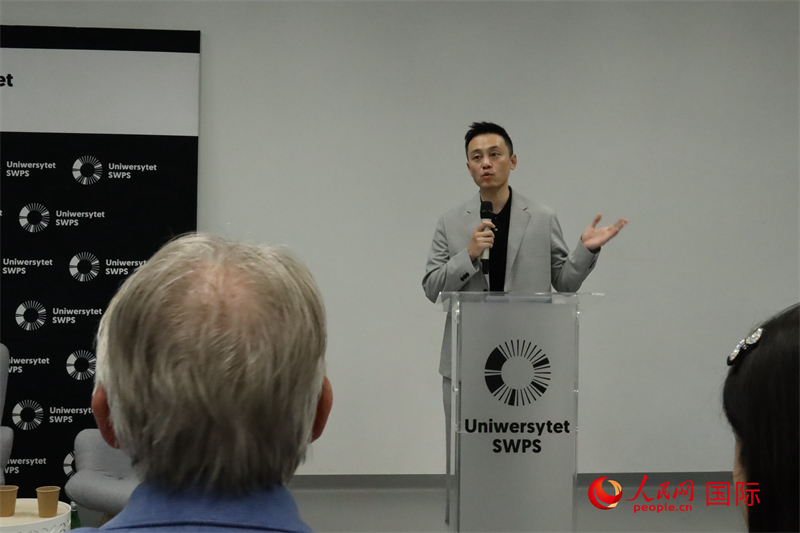 刘同现场发言。人民网记 者禹丽敏摄