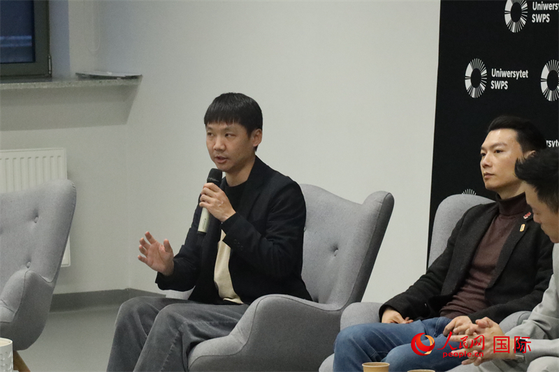 梁清散在讨论环节发言。人民网记者 禹丽敏摄