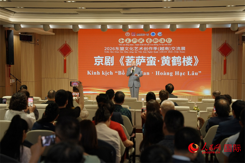 京剧表演艺术家孟广禄现场演绎《菩萨蛮·黄鹤楼》。人民网记者 白晓川摄