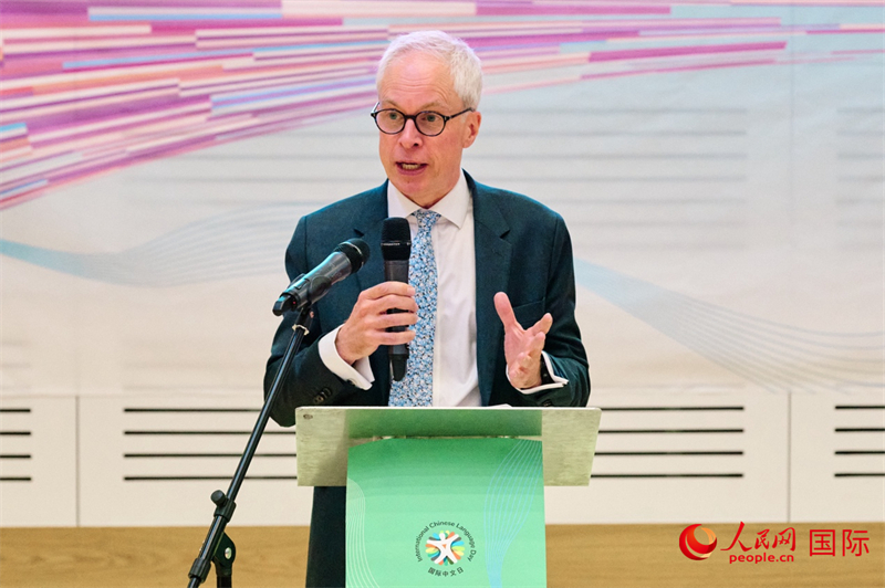 伦敦海格特学校校长亚当·佩蒂致欢迎辞。杨浩鹏摄