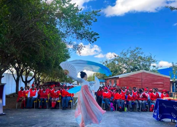 孔子课堂教师赵琳优美的中国舞。中国文化中心孔子课堂供图