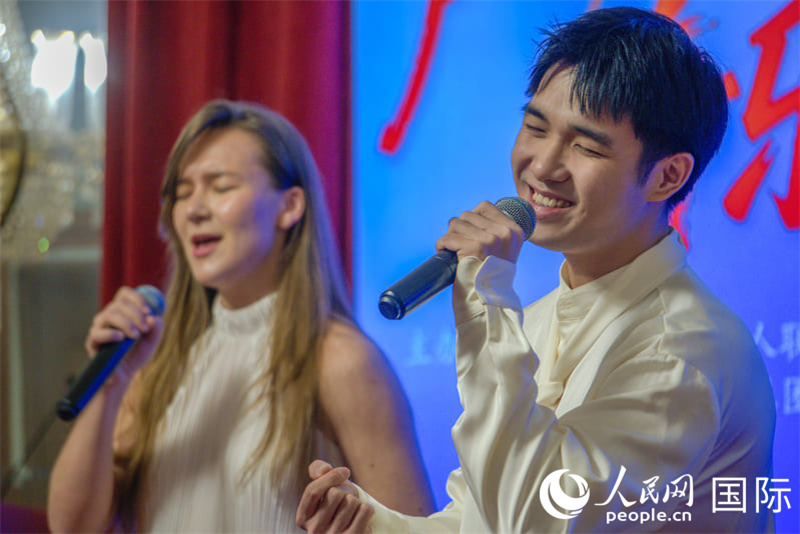 4月24日，第十六届"文化中国·水立方杯"中文歌曲大赛莫斯科赛区决赛在莫斯科中国文化中心圆满收官。人民网实习生 马明溪摄