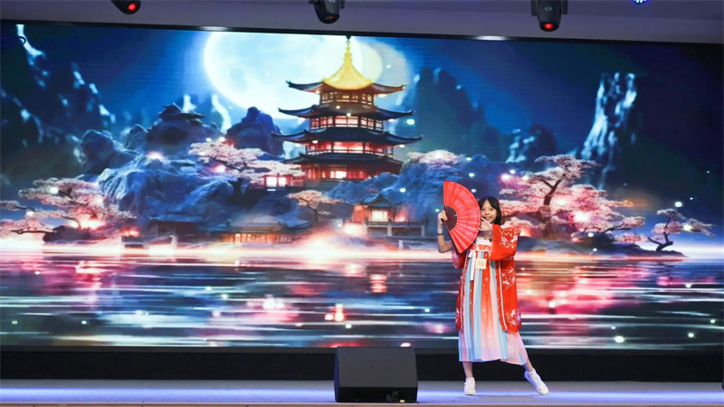 参赛选手进行才艺展示。哈大孔院供图