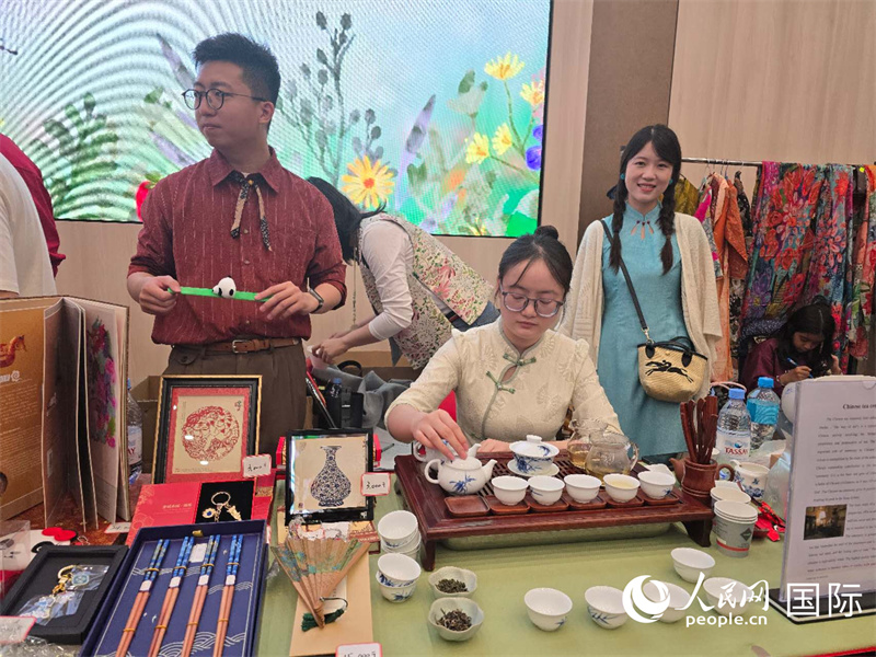 中式茶艺展示。 人民网记者 李强摄