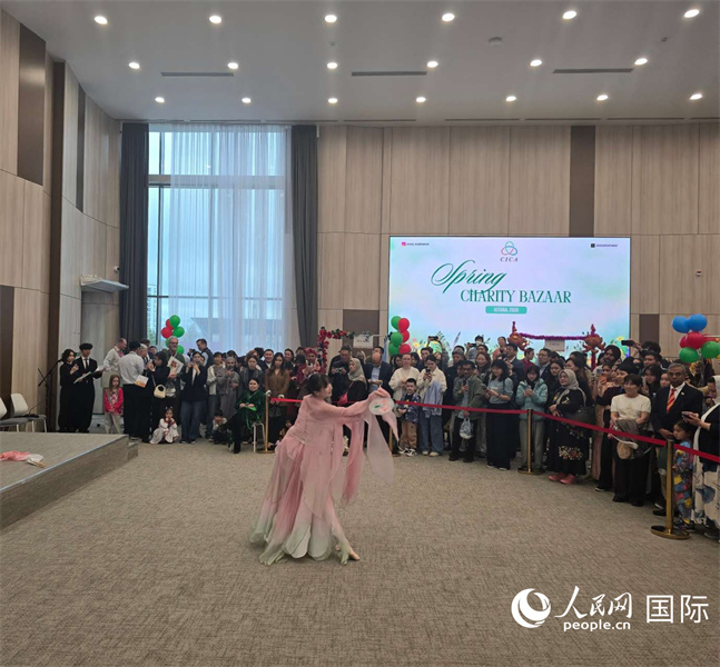 中国舞蹈表演。人民网记者 李强摄