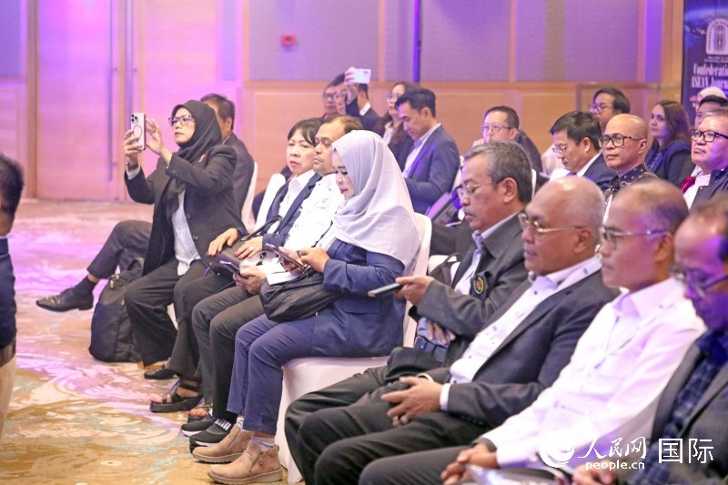 参会者在大会现场认真听讲。人民网记者赵益普摄 (5)